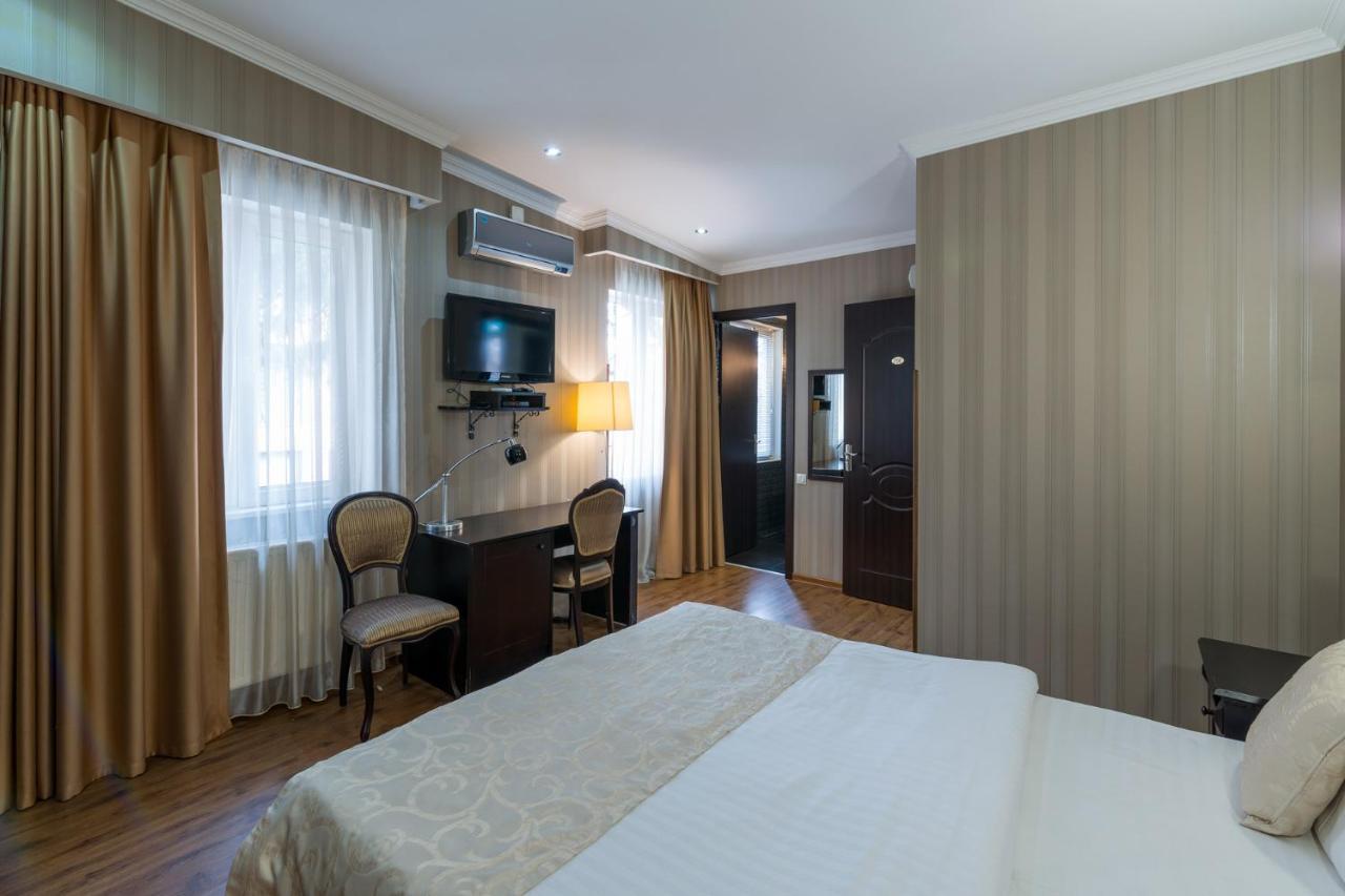 Garden View Hotel Тбилиси Екстериор снимка